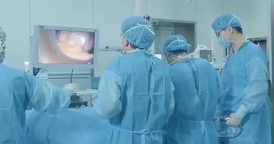 医院众医生手术中1分08秒双色视频的预览图
